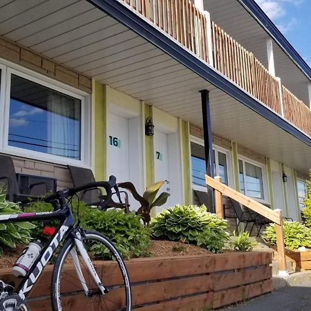Auberge Happy Logis Lac-Etchemin ภายนอก รูปภาพ
